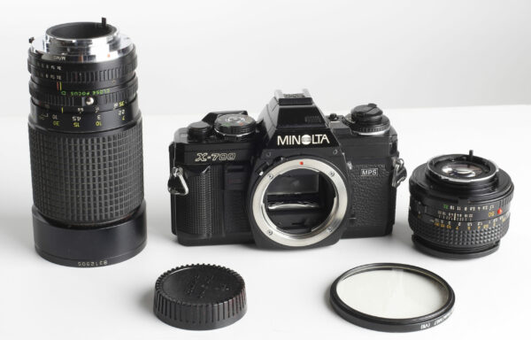 MINOLTA X700 + 50MM 1,4 + TOKINA 35-200 + BORSA - immagine 8